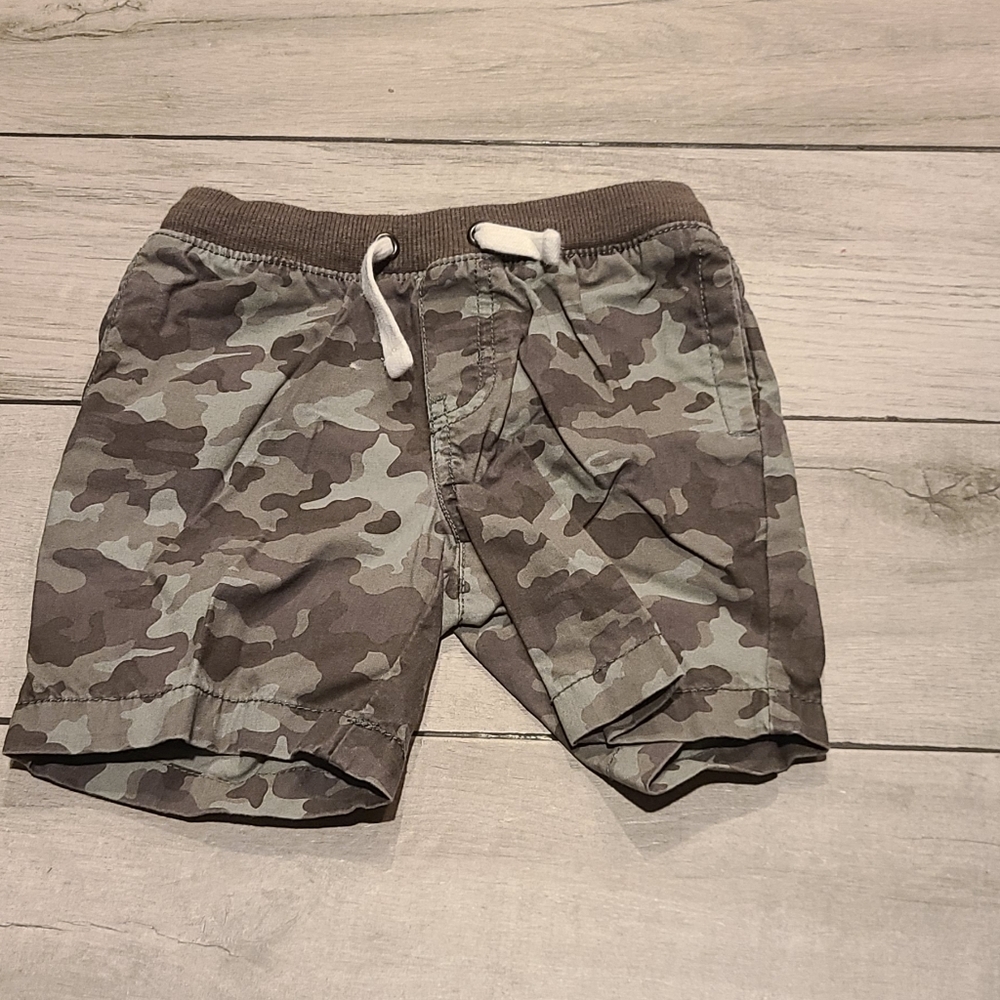 🍁Cat and Jack boys camo shorts🧋